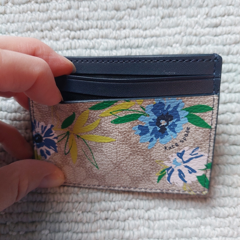 Kate Spade Lucy Wristlet & Floral Card Holder - Picture 8 of 16